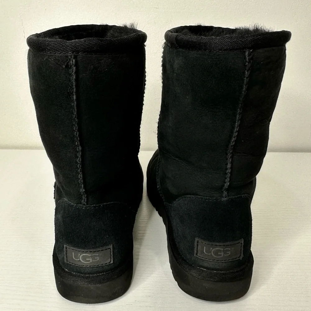 UGG Women’s Classic Short II Size 8